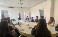 Од „Политикиног забавника“ у детињству до онлајн медија као основног извора информисања - београдски средњошколци у посети УНС-у Од „Политикиног забавника“ у детињству до онлајн медија као основног извора информисања - београдски средњошколци у посети УНС-у